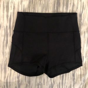 Lululemon In Movement Short *Everlux 2.5